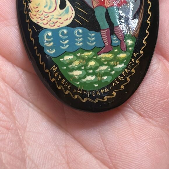 Vintage Soviet Russian Hand painted Black oval wooden brooch prince swan pin - Picture 5 of 6
